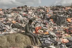 MOHAMED ABAKAR DANS UNE DÉCHARGE, HISTOIRE DE MIGRANT © MATHIEU PERNOT