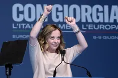 Giorgia Meloni, dirigeante du parti Fratelli d'Italia en meeting à l'occasion des élections européennes en juin 2024. © Massimo Di Vita/Mondadori Portfolio via Getty Giorgia Meloni, dirigeante du parti Fratelli d'Italia en meeting à l'occasion des élections européennes en juin 2024. © Massimo Di Vita/Mondadori Portfolio via Getty 